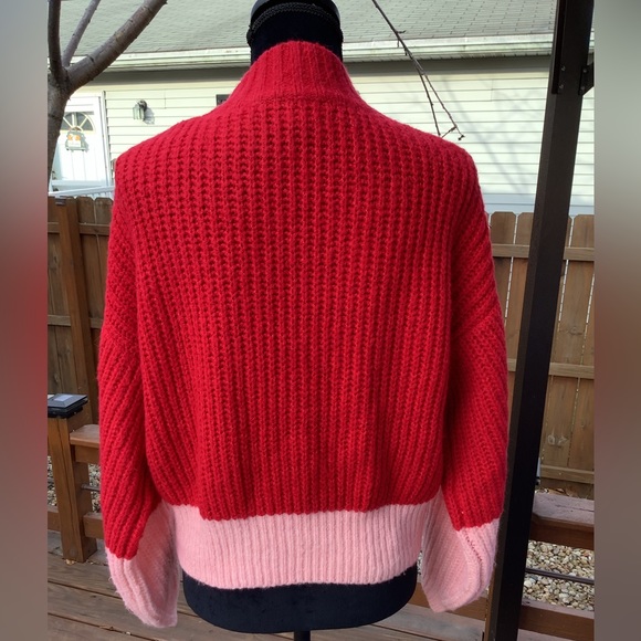 Soft, cozy crewneck sweater- like new❤️💖 - Picture 2 of 8